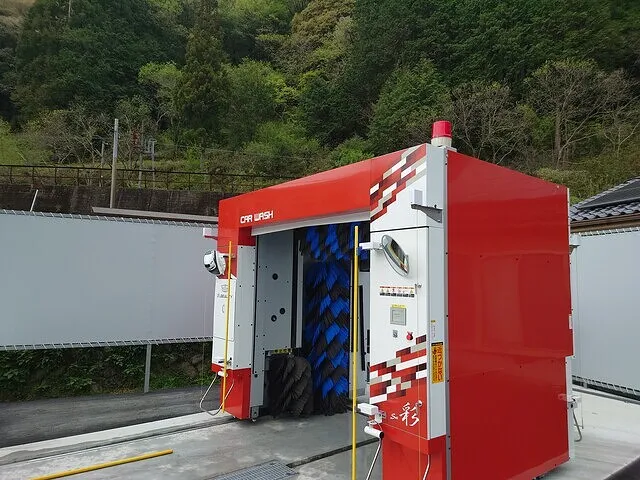 ドライブスルー洗車機